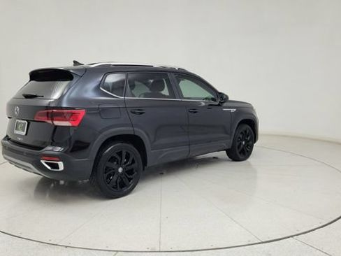 Used 2024 Volkswagen Taos SE FWD image 10
