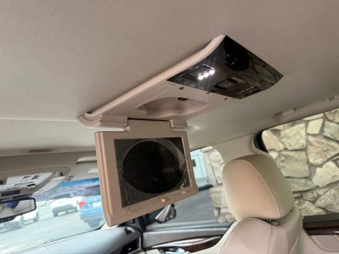 Used 2015 Cadillac Escalade Luxury image 10