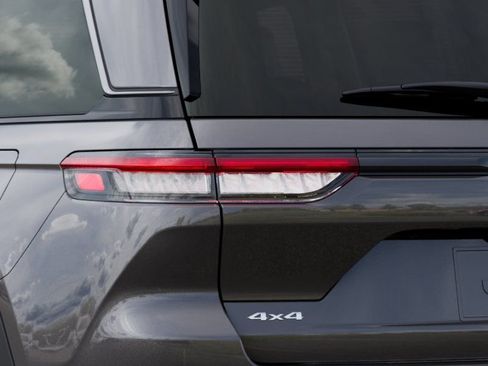 New 2026 Jeep Grand Cherokee Limited AWD/4WD image 9