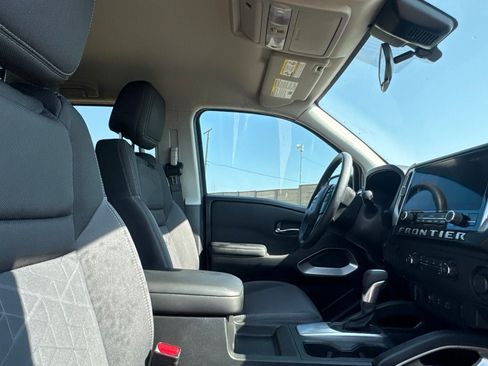 Certified 2025 Nissan Frontier SV w/ Tow Package RWD image 29