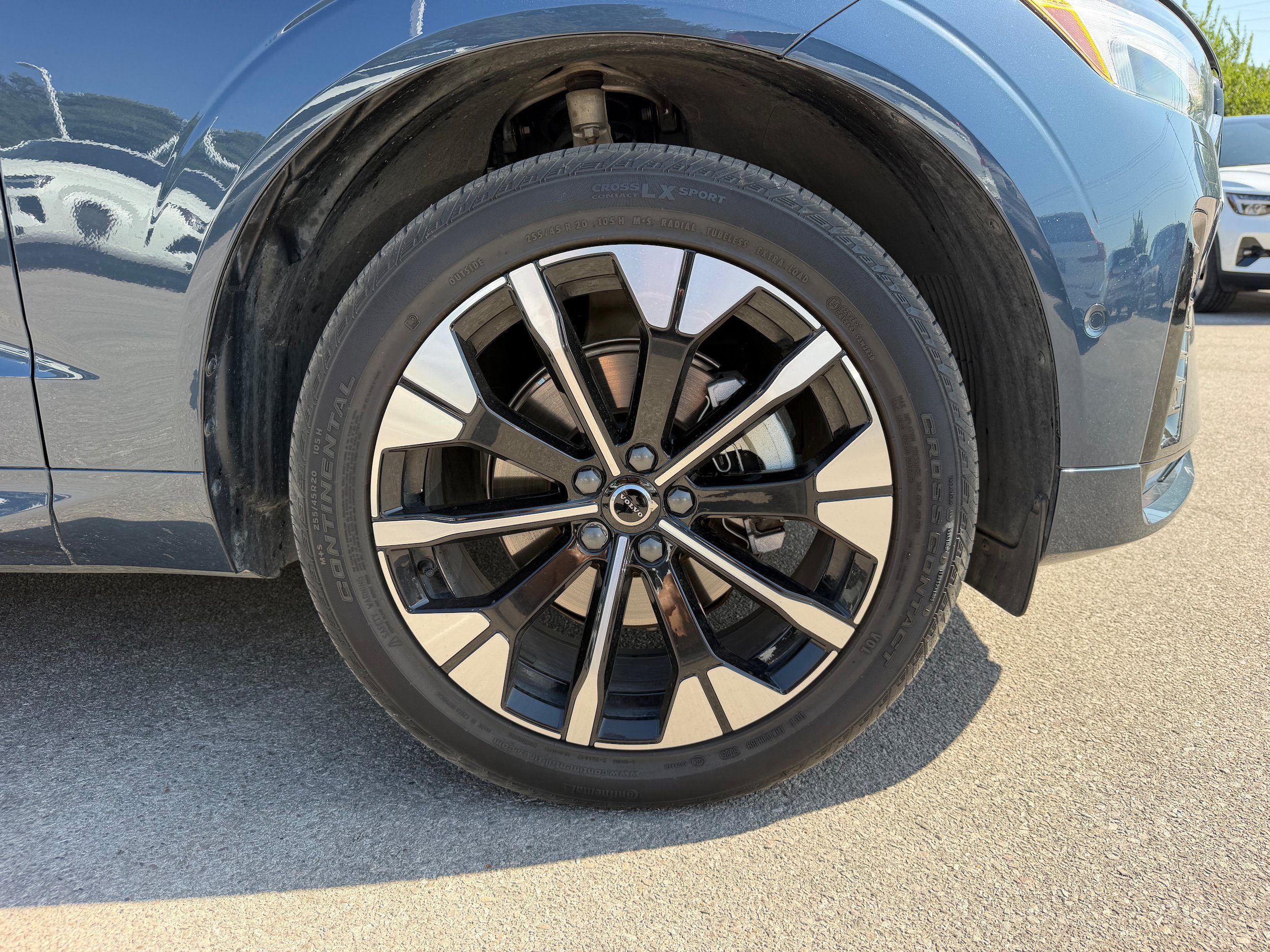 Certified 2026 Volvo XC60 B5 Plus AWD/4WD image 9