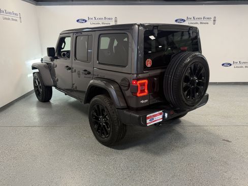 Used 2025 Jeep Wrangler Unlimited Sahara w/ Safety Group AWD/4WD image 32
