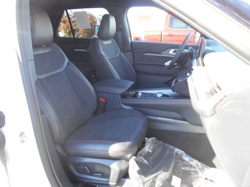 New 2026 Ford Explorer ST image 28