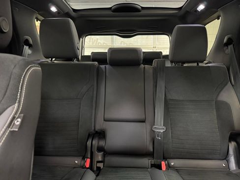 Used 2023 Land Rover Discovery S R-Dynamic AWD/4WD image 16