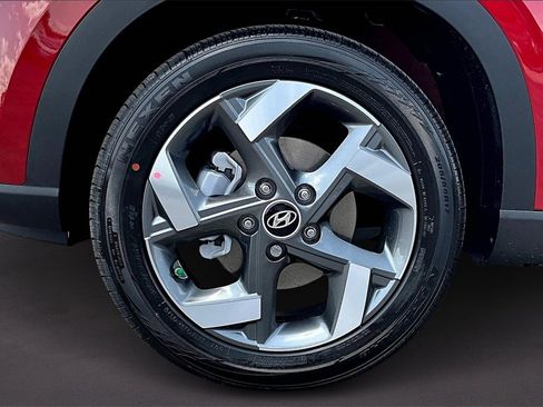 New 2025 Hyundai Venue SEL image 30