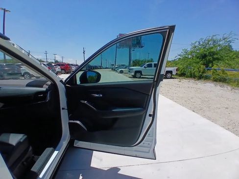Used 2023 Nissan Rogue SL FWD image 21