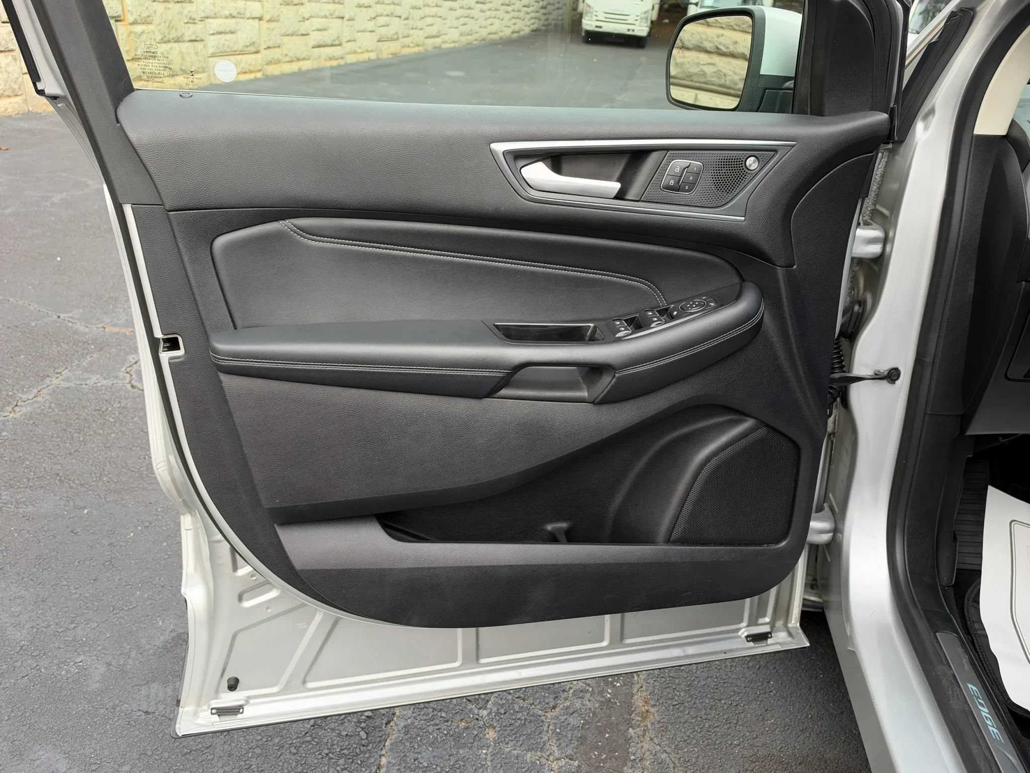 Used 2019 Ford Edge Titanium FWD image 27