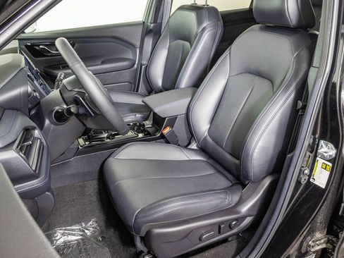Used 2026 Subaru Forester Limited AWD/4WD image 25