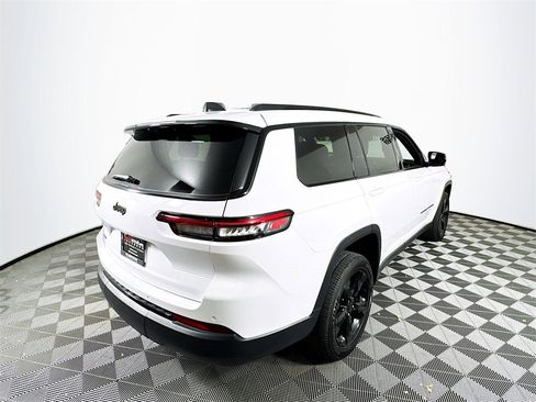 Used 2025 Jeep Grand Cherokee L Altitude image 7