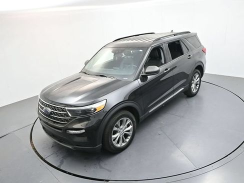 Used 2023 Ford Explorer XLT w/ Equipment Group 202A AWD/4WD image 11