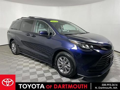 Certified 2023 Toyota Sienna LE image 1