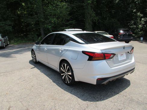 Used 2020 Nissan Altima 2.5 SR w/ Premium Package FWD image 7