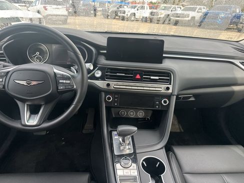 Used 2025 Genesis G70 2.5T image 10