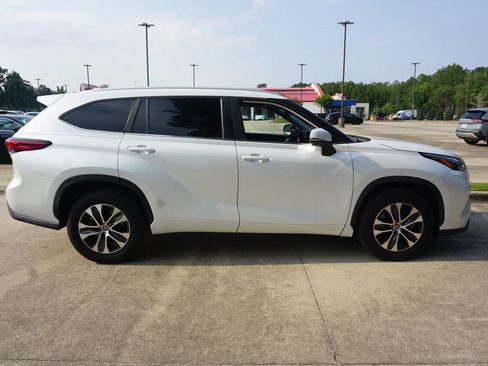 Used 2023 Toyota Highlander XLE FWD image 23