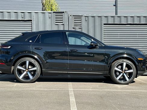 Used 2025 Porsche Cayenne Coupe image 9