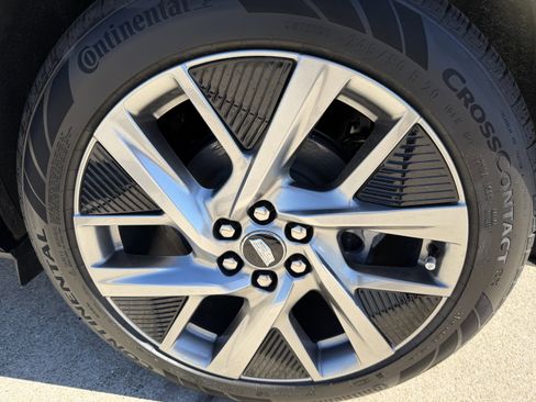 New 2026 Cadillac Optiq Luxury 2 image 30