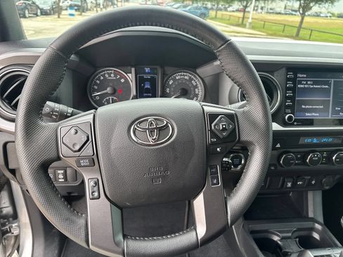 Used 2022 Toyota Tacoma TRD Off-Road AWD/4WD image 16
