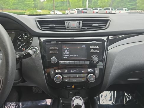 Used 2018 Nissan Rogue Sport SV FWD image 21