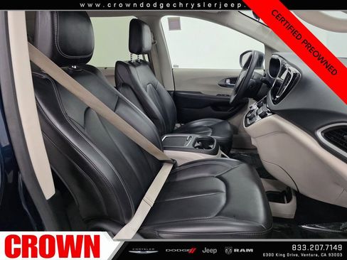 Used 2023 Chrysler Pacifica Touring-L FWD image 12