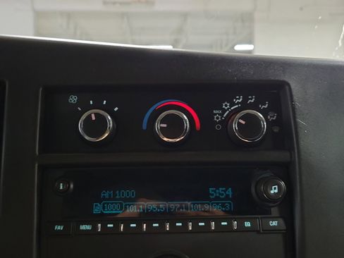 Used 2017 GMC Savana 2500 RWD image 29
