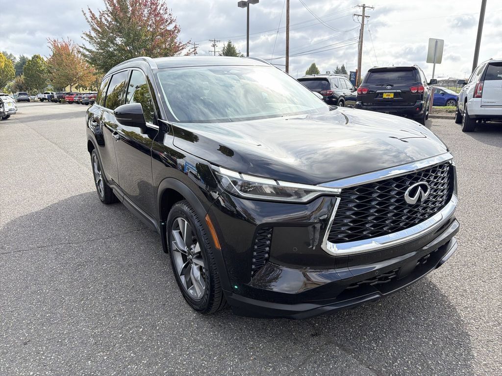Used 2025 INFINITI QX60 Luxe AWD/4WD image 3