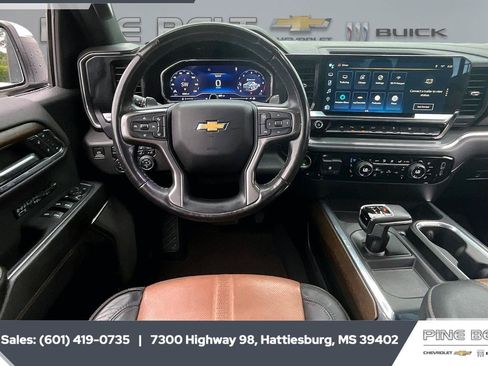 Used 2024 Chevrolet Silverado 1500 High Country w/ Technology Package AWD/4WD image 6