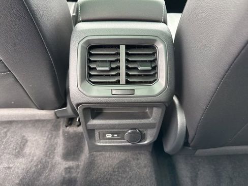 Used 2022 Volkswagen Tiguan SE R-Line image 25