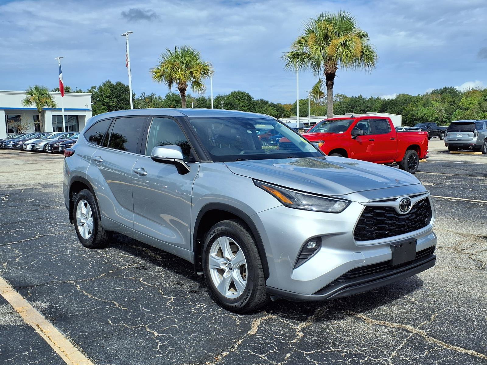Used 2022 Toyota Highlander LE AWD/4WD image 20