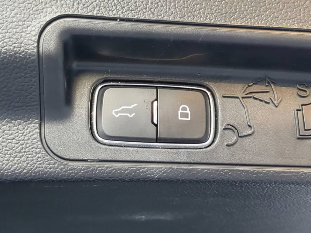 Used 2023 Ford Explorer XLT AWD/4WD image 42