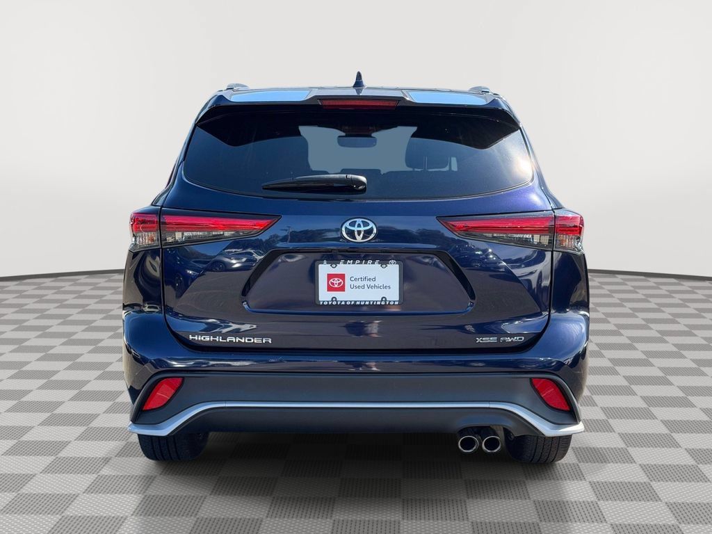 Used 2023 Toyota Highlander XSE AWD/4WD image 4