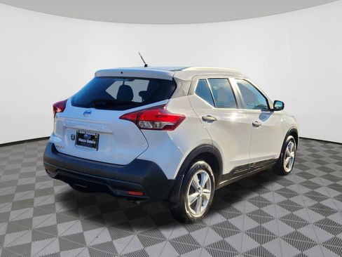 Used 2018 Nissan Kicks S image 4