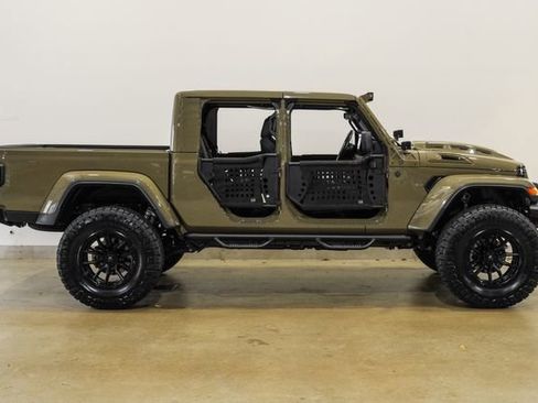 Used 2025 Jeep Gladiator Sport image 7