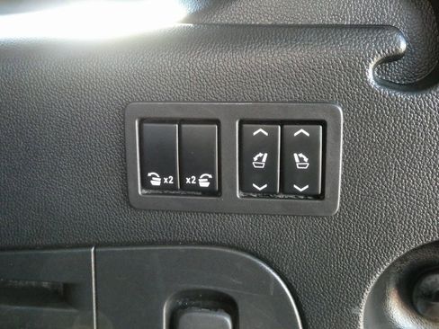 Used 2019 Chevrolet Suburban Premier image 18