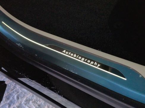 New 2026 Land Rover Range Rover Long Wheelbase Autobiography image 12