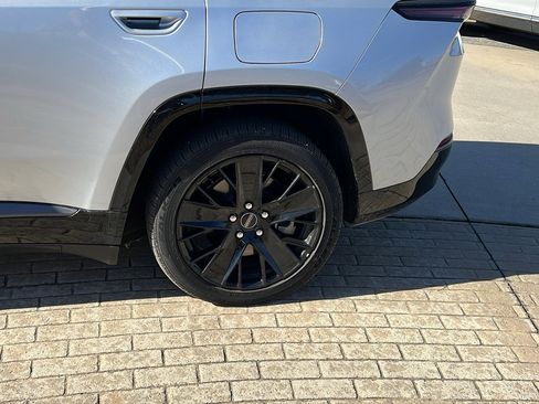 Used 2024 Jeep Wagoneer Launch Edition image 12