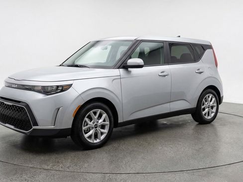 Used 2025 Kia Soul LX w/ LX Technology Package FWD image 3