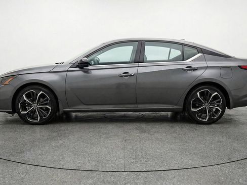Used 2025 Nissan Altima 2.5 SR FWD image 5