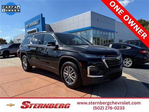 Used 2023 Chevrolet Traverse LT image 1