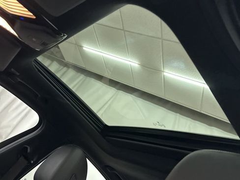 Used 2021 BMW 330i Sedan w/ M Sport Package image 22