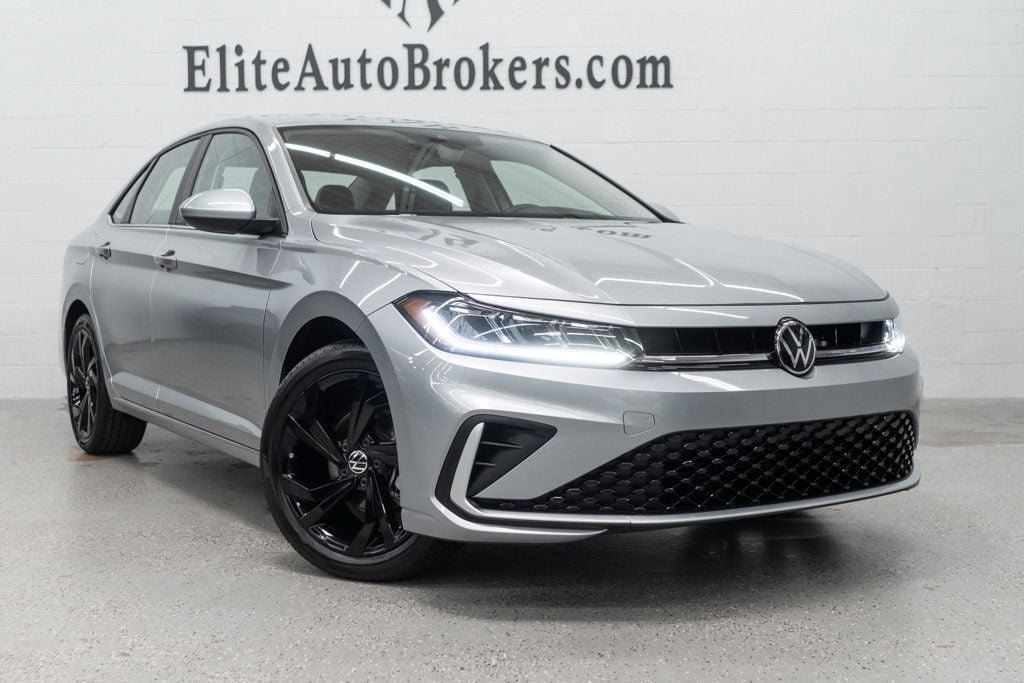 Used 2025 Volkswagen Jetta SE w/ Black Wheel Package FWD image 8