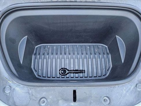 Used 2021 Tesla Model Y Long Range image 19