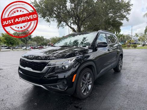Used 2023 Kia Seltos S FWD image 2