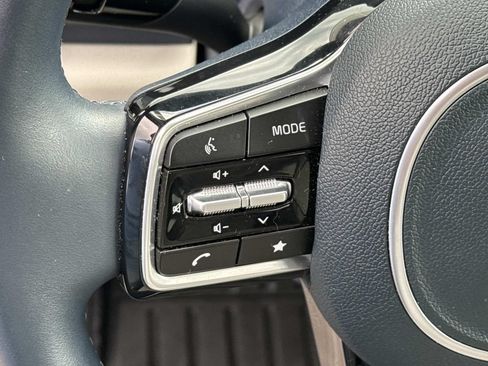 Used 2025 Kia Carnival SX Prestige FWD image 29