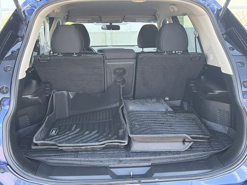 Used 2017 Nissan Rogue SV FWD image 25