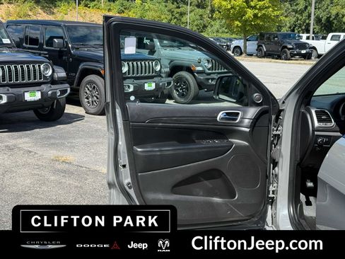 Certified 2019 Jeep Grand Cherokee Altitude AWD/4WD image 19
