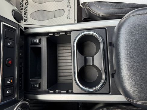 Used 2017 Nissan Titan SL image 34