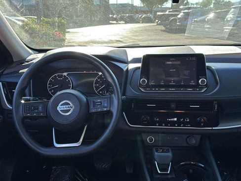 Used 2021 Nissan Rogue SV image 7