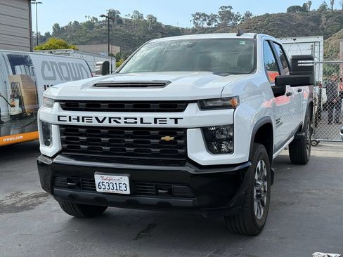 Used 2021 Chevrolet Silverado 2500 Custom w/ Custom Value Package AWD/4WD image 2