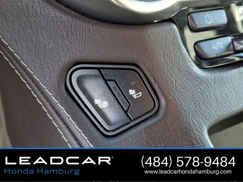 Used 2015 Chevrolet Suburban LT AWD/4WD image 25