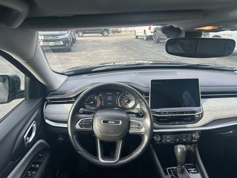 Used 2022 Jeep Compass Latitude w/ Sun and Sound Group image 16